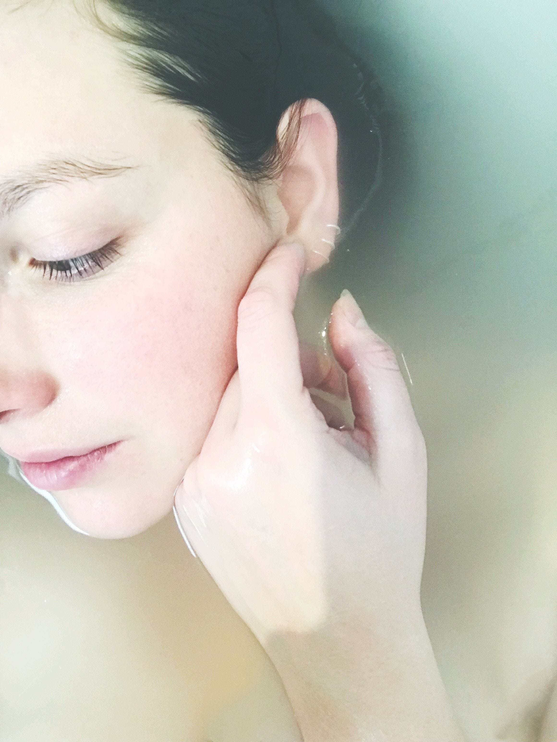 Are you looking for cosmetic treatment in natural way? We provide microneedling system to regenerate your skin. Call us on 0288720477.